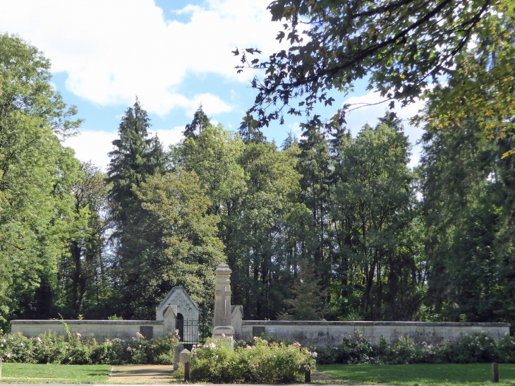 Le monument aux morts - Cumières-le-Mort-Homme