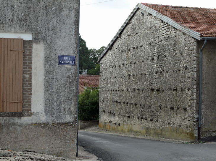 Mur meusien à pierres apparentes - Dombasle-en-Argonne