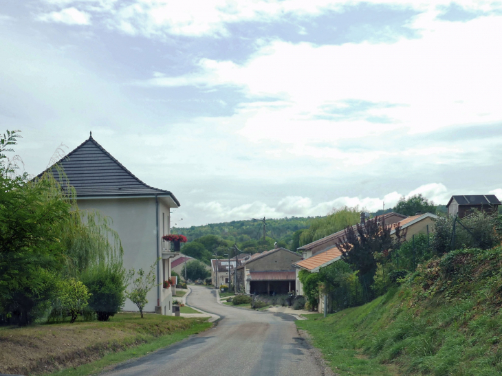 Dans le village - Épiez-sur-Meuse