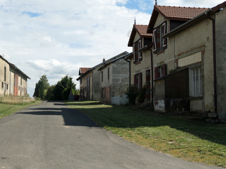 Une rue de village lorrain - Épinonville