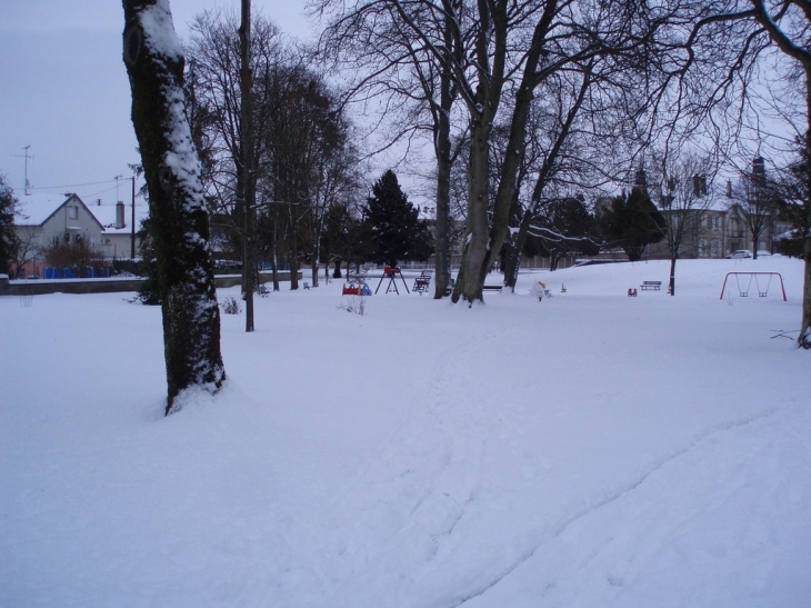 Parc Paul Thierry sous la neige - Étain