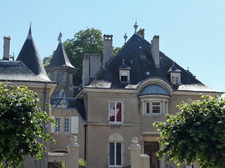 Belle demeure près de la mairie - Étain