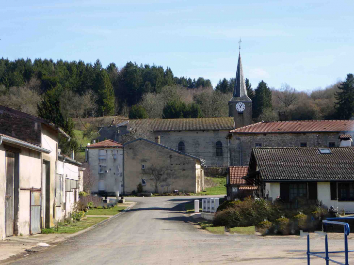 Dans le village - Fontaines-Saint-Clair