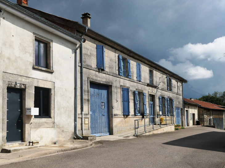 Dans le village - Fouchères-aux-Bois