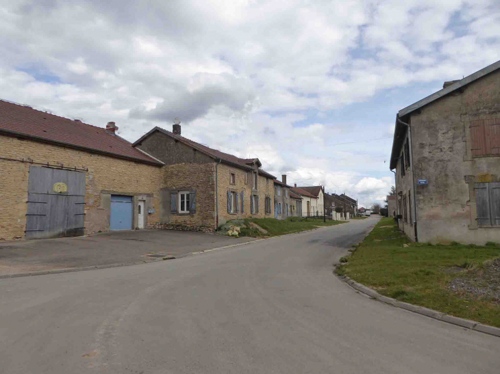 Village rue typiquement lorrain - Fromezey