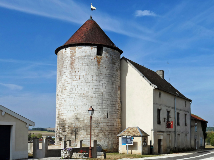 La Tour Ronde de la ville haute - Gondrecourt-le-Château