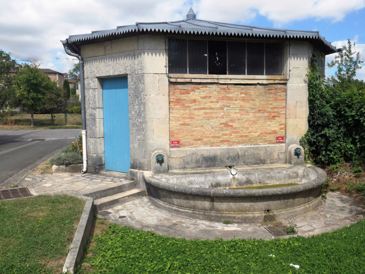 Le lavoir et sa fontaine - Heippes