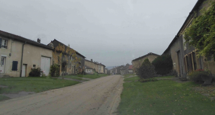 Village rue typiquement lorrain - Lamouilly