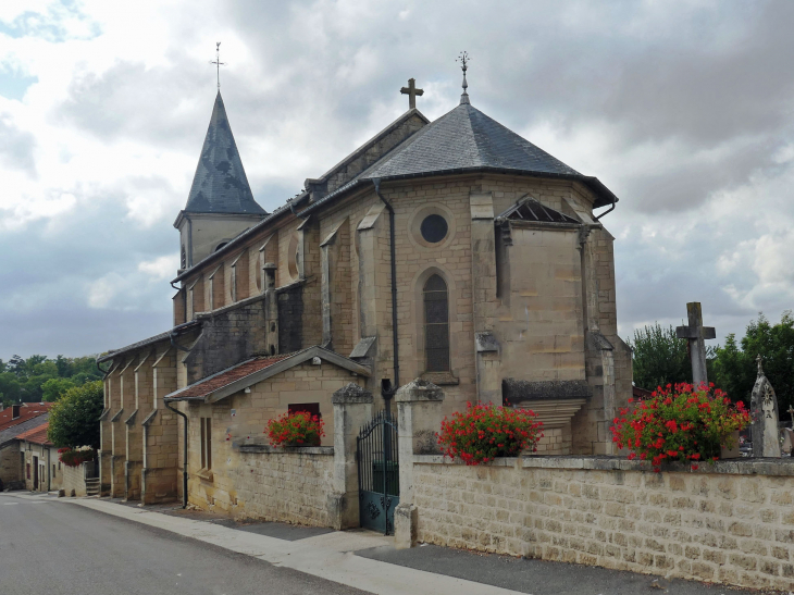 L'église dans la rue principale - Le Bouchon-sur-Saulx