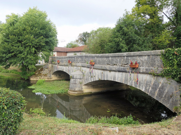 Condé : le pont  - Les Hauts-de-Chée