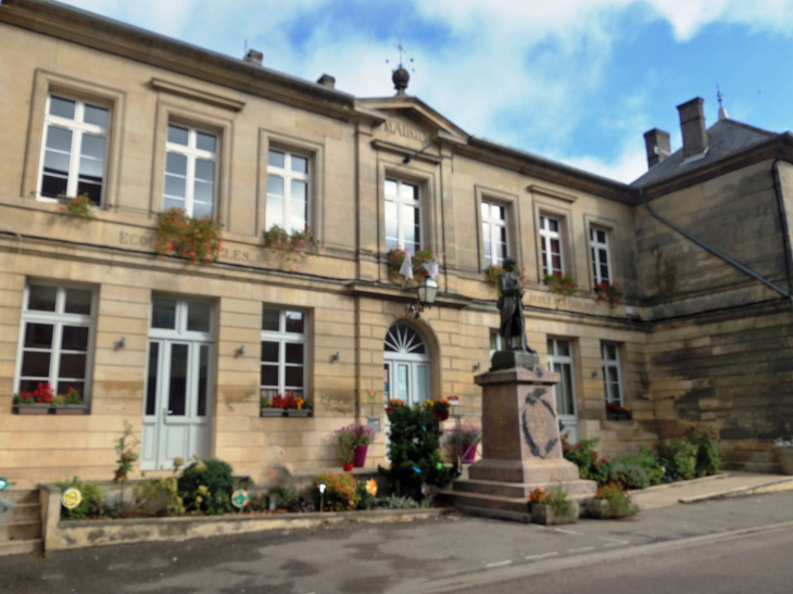 Condé : la mairie (ancien hôpital) - Les Hauts-de-Chée