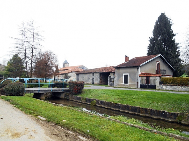 Le ruisseau dans la rue principale - Liny-devant-Dun