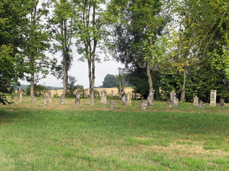 Le cimetière du 16 ème siècle - Louppy-le-Château