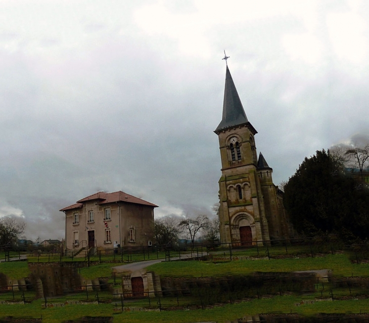 La mairie et l'église - Marchéville-en-Woëvre