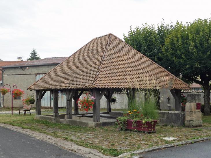 Un lavoir - Mauvages