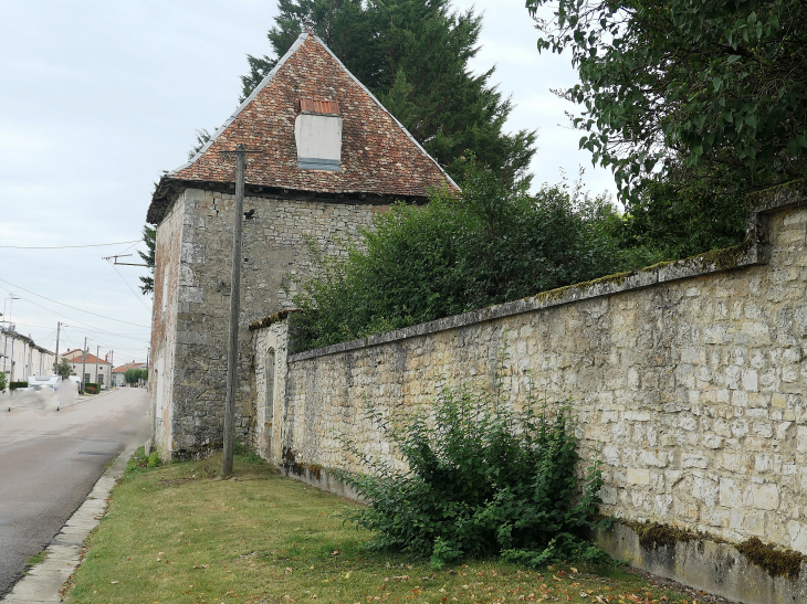 Les murs du château - Mauvages