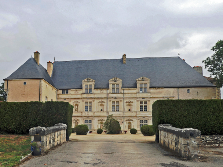 Le château - Montbras