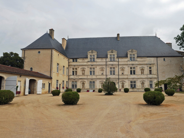 Le château - Montbras