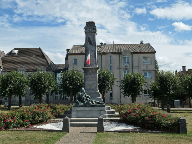 La place - Montfaucon-d'Argonne