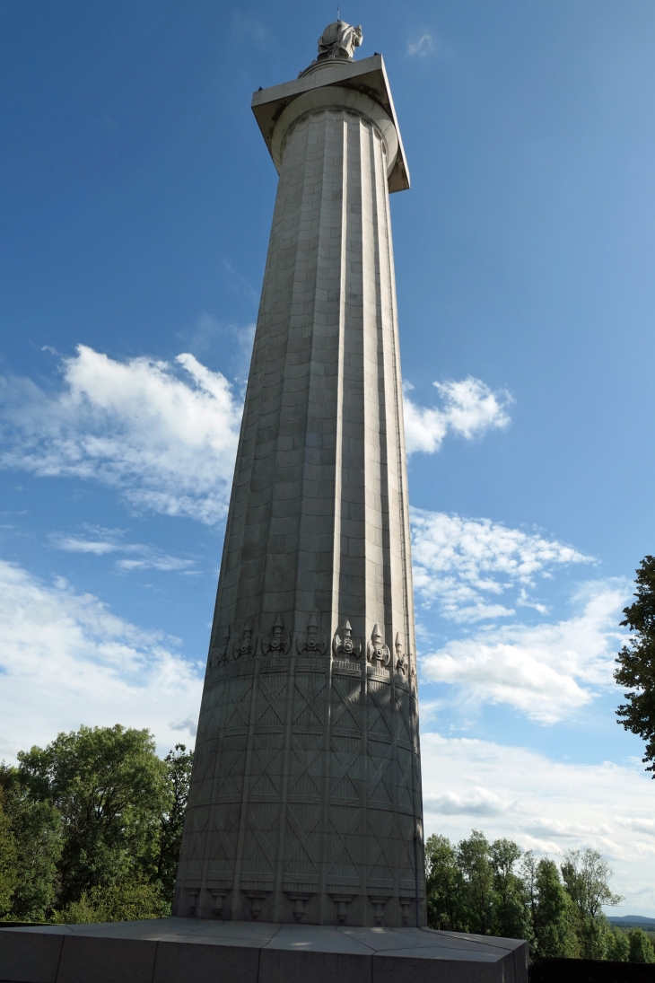 Le monument américain sur la butte - Montfaucon-d'Argonne