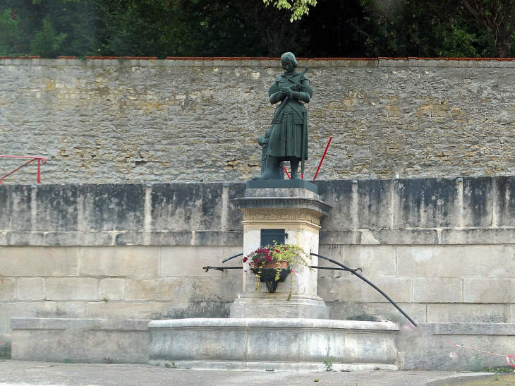 La fontaine Jeanne d'Arc - Montigny-lès-Vaucouleurs