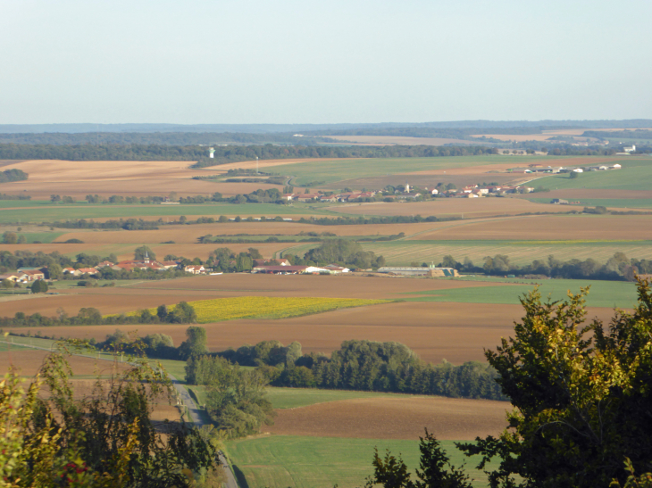 Vue panoramique sur la plaine de la Woëvre - Montsec