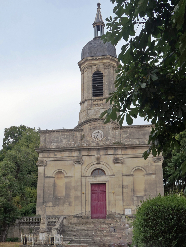 L'entrée de l'église - Nant-le-Grand