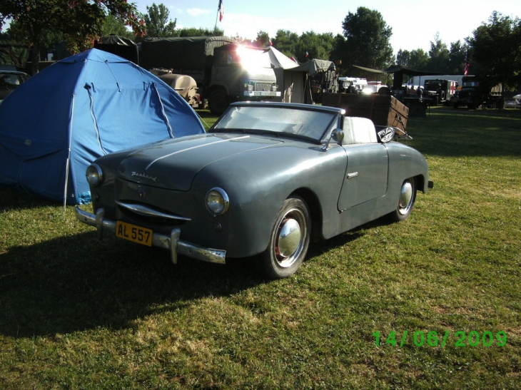 Voitures anciennes (Panhard Junior) - Nonsard-Lamarche