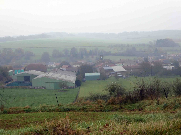 Vue sur le village dans la brume - Quincy-Landzécourt