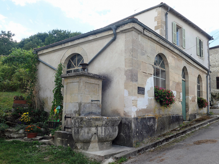 Erize la Grande : fontaine et lavoir - Raival