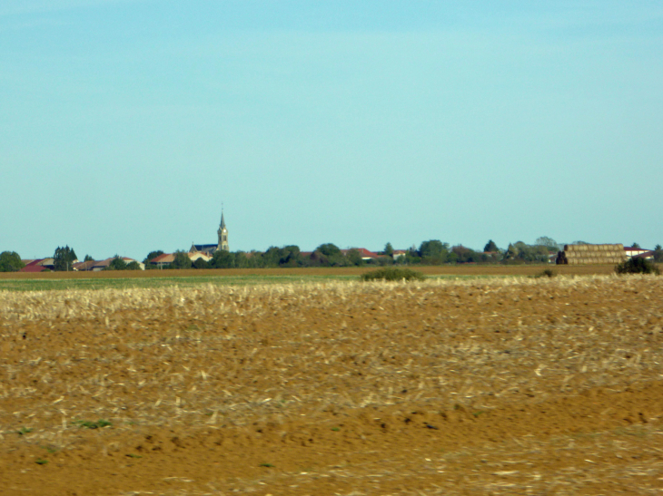 Le village vu de loin - Rambucourt