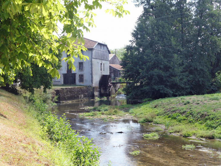 Le moulin au bord de la rivière - Rarécourt