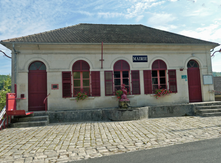 La fontaine sur la façade de la mairie - Reffroy