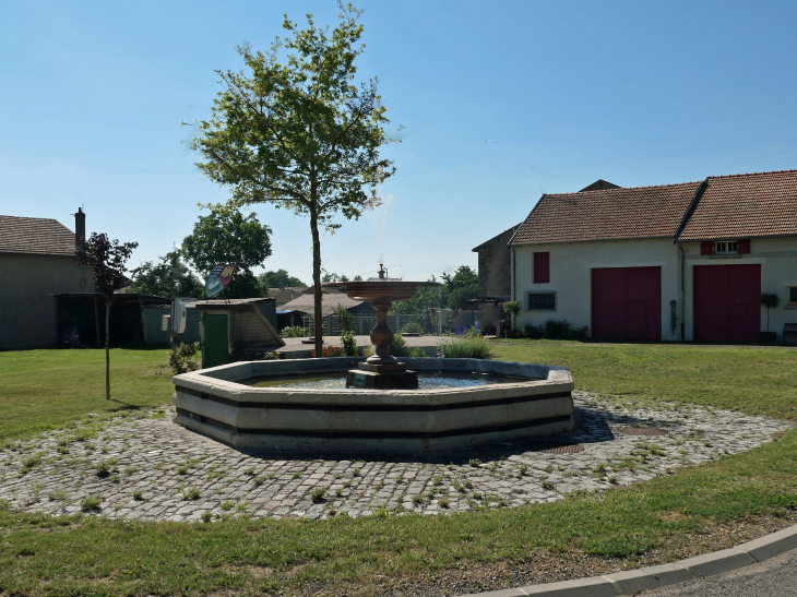 La fontaine - Romagne-sous-les-Côtes