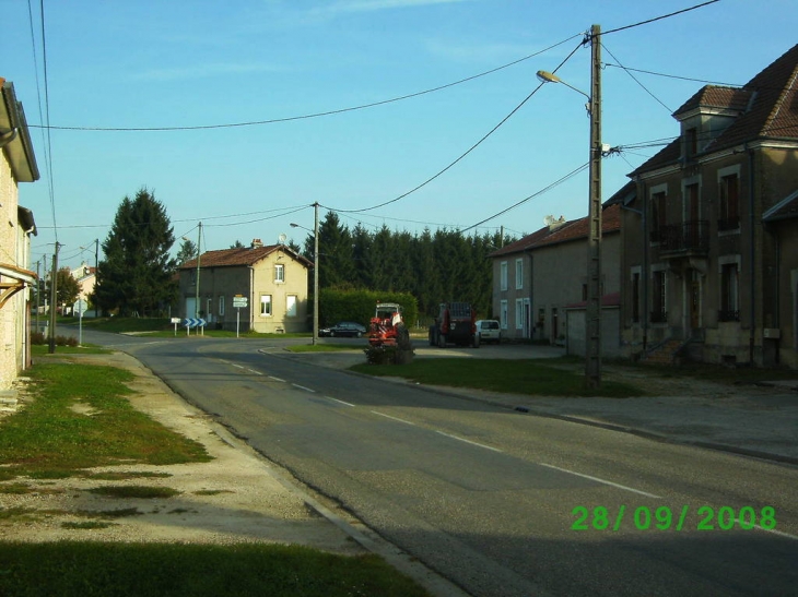 Rue principale - Rouvres-en-Woëvre