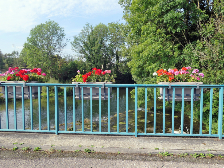 Le pont sur l'Ornain - Saint-Joire