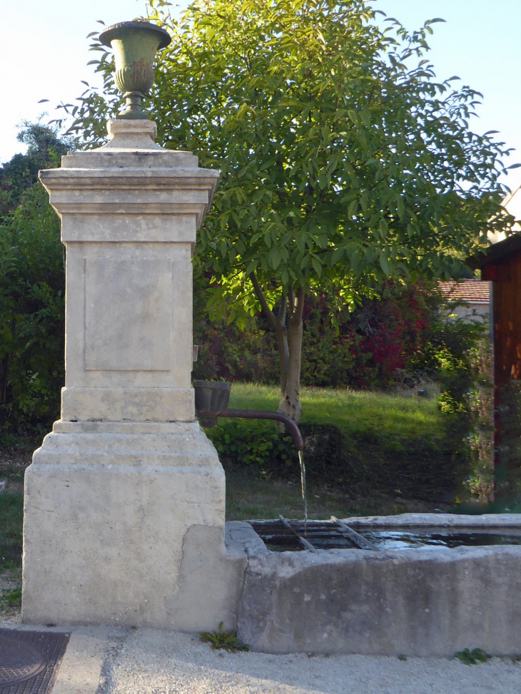 Fontaine - Saint-Julien-sous-les-Côtes