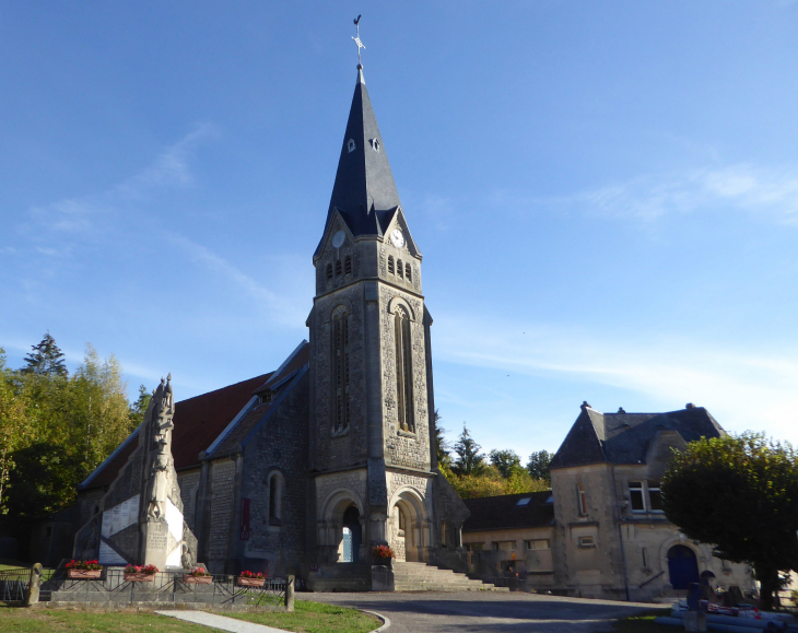 L'église et le monument aux morts - Seuzey