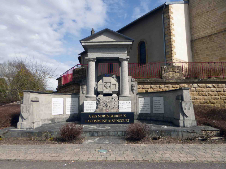 Le monument aux morts  devant l'église - Spincourt