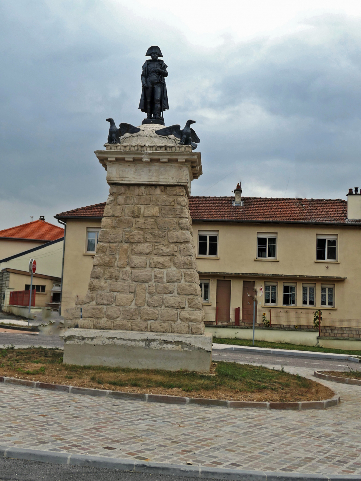 La statue de Napoléon - Stainville