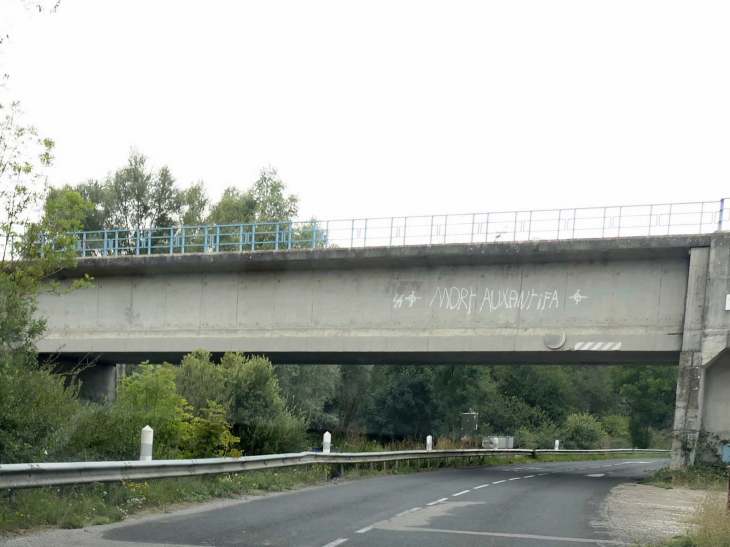 Le pont canal au dessus de la route et de la Meuse - Troussey