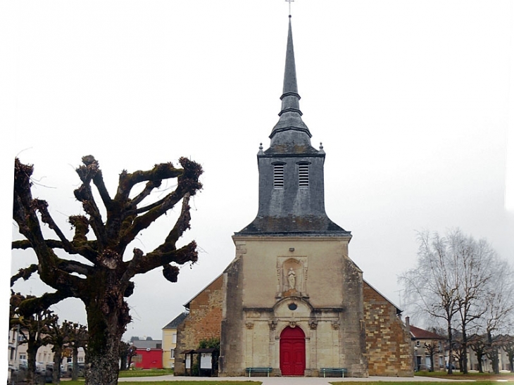 L'entrée de l'église - Varennes-en-Argonne