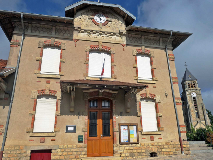 La mairie et le clocher - Vaubecourt