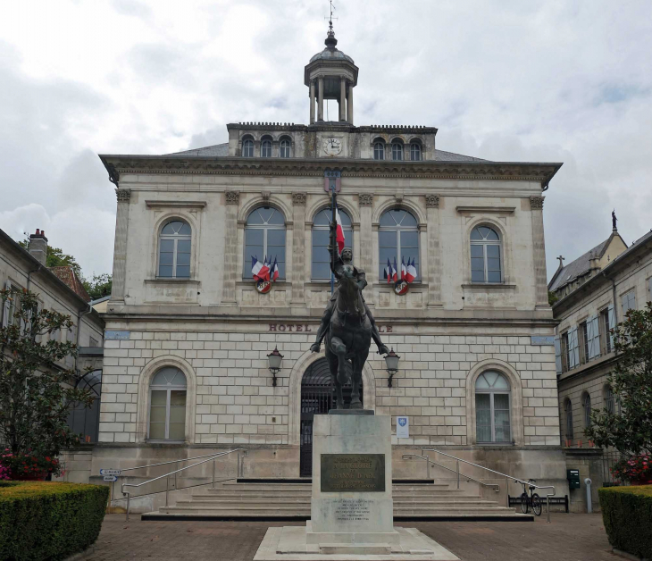 Place Jeanne d'Arc : l'Hôtel  de Ville - Vaucouleurs