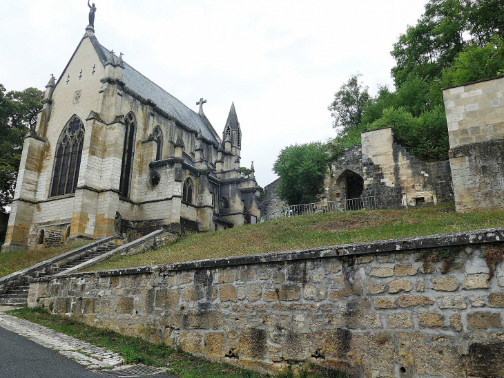 Le site du château  : chapelle castrale et ruines - Vaucouleurs