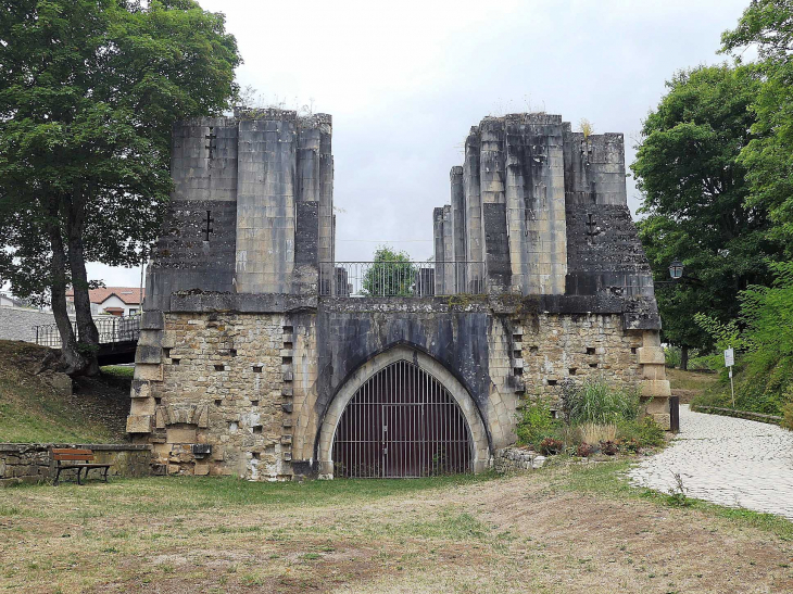 Les tours Pagis : vestiges du projet de monument Jeanne d'Arc - Vaucouleurs