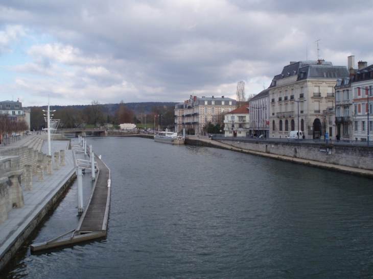 Le quai de Londres-la Meuse - Verdun