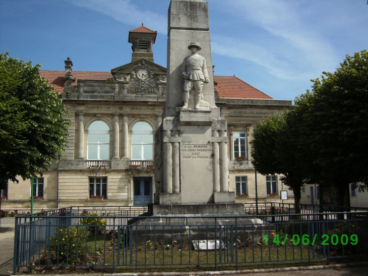 Monument aux morts - Vigneulles-lès-Hattonchâtel