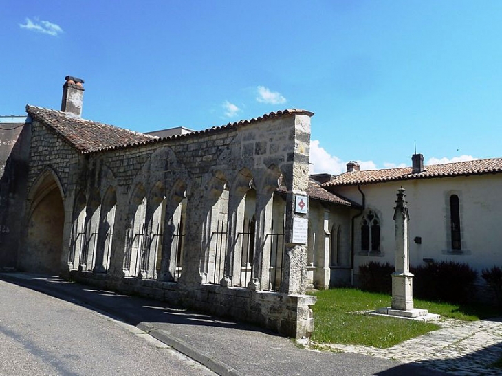 Hattonchatel : le cloître - Vigneulles-lès-Hattonchâtel