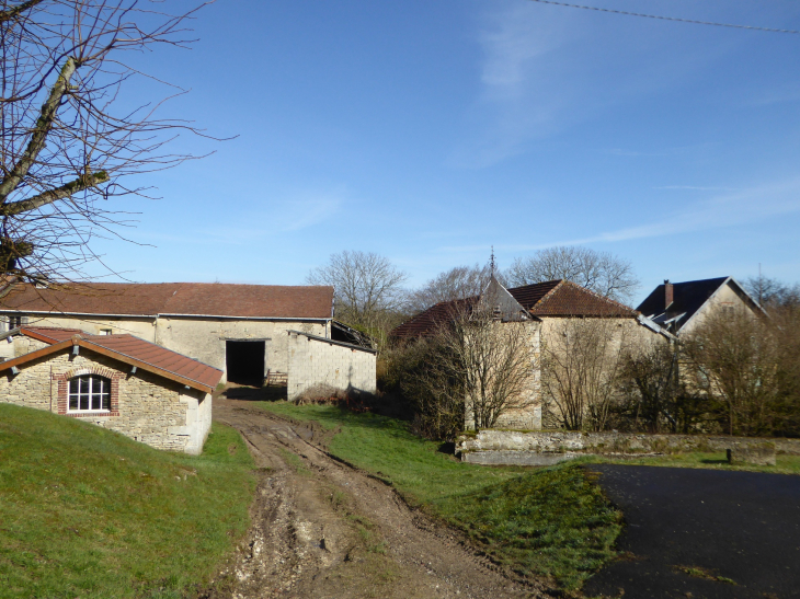 Ferme dans le village - Villers-devant-Dun